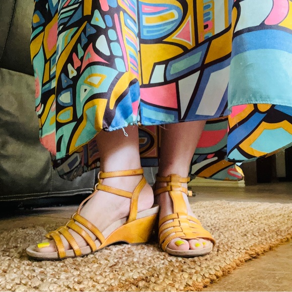 Mossimo Supply Co yellow 3” strappy wedge heel sandals Size 8. EUC - Picture 4 of 13